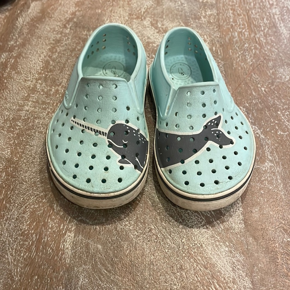 Narwhal Natives Size 7